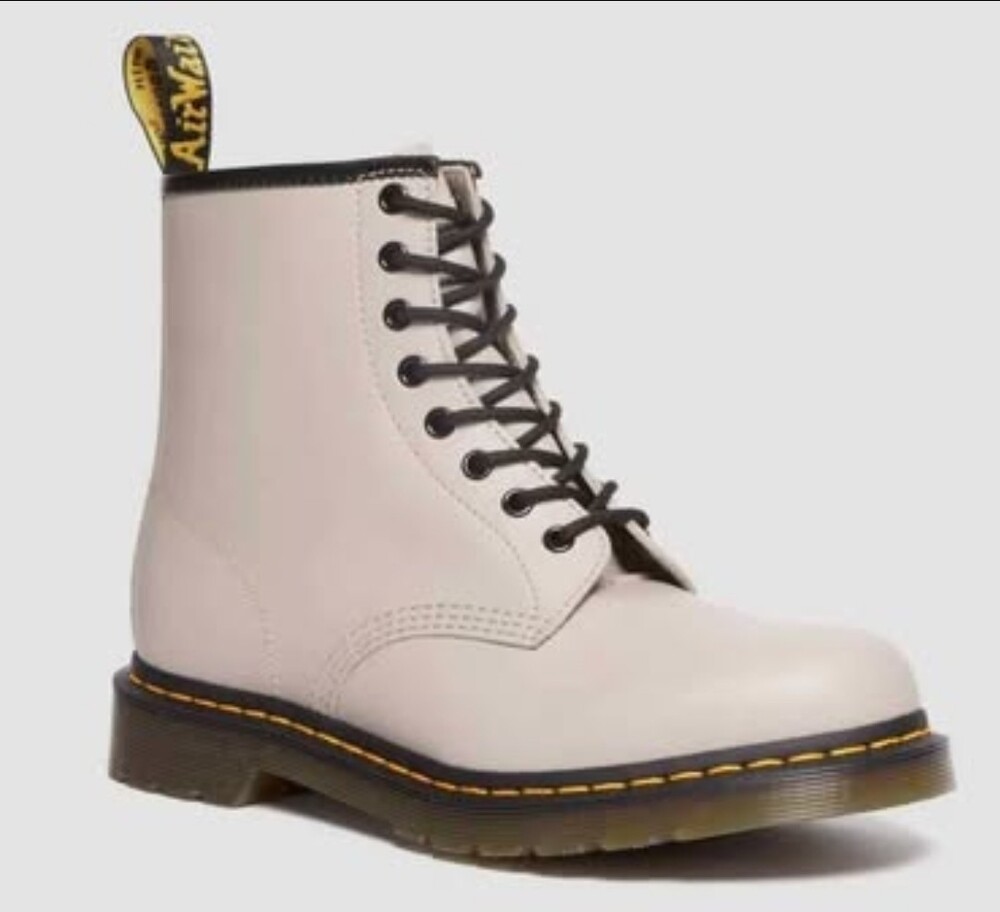 BNWT Dr. Martens 1460 Smooth Leather Lace Up Boots Lace-Up Boots Cream & Black